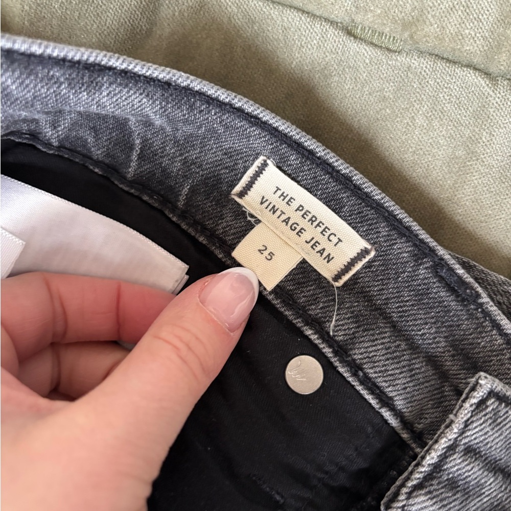 Madewell High-Rise Vintage Jeans in Washed Black/Grey